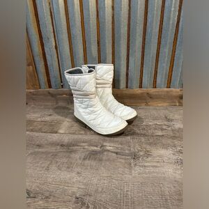 Columbia Women’s White Boots